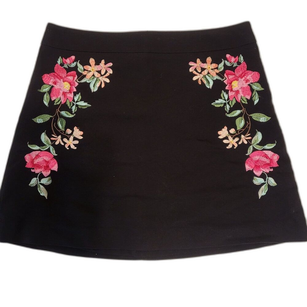 Express Women's Floral Embroidered Straight Pencil Mini Skirt Size 6 Black